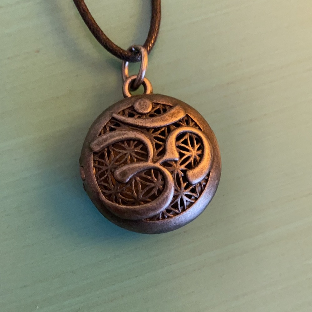 Zen Inspired Locket - Picture 2 of 6